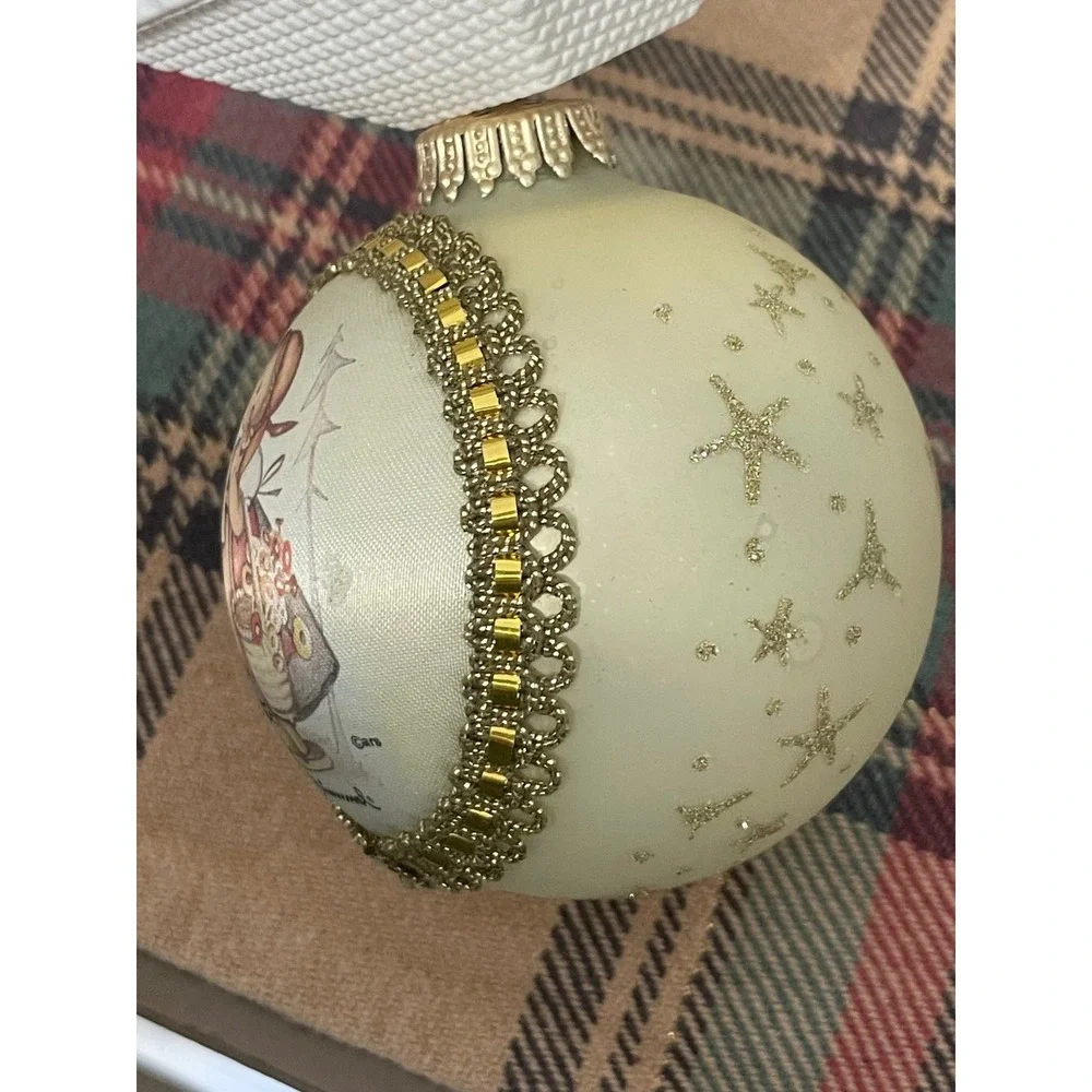 M.J. Hummel Glass Ball Ornament Unisex OS Cream Excellent‎ 2002 American Classic